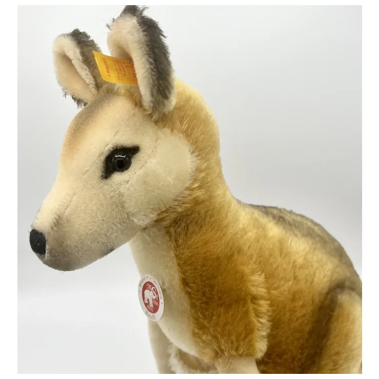 Steiff Kangaroo Knuffi With All ID - Mohair - EAN 062667 - 13" X 20" - Nice Big Roo! 4 Steiff Kangaroo Knuffi With All ID - Mohair - EAN 062667 - 13" X 20" - Nice Big Roo! - Image 4