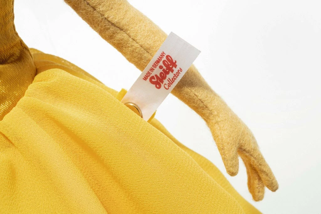 Steiff - Disney 'Belle' Beauty & The Beast Limited Ed. 355776 6 Steiff - Disney 'Belle' Beauty & The Beast Limited Ed. 355776 - Image 6