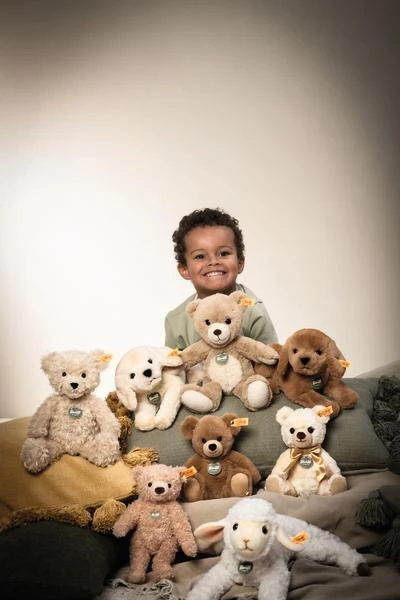 Steiff - Lenny Labrador Chocolate 076886 7 Steiff - Lenny Labrador Chocolate 076886 - Image 7